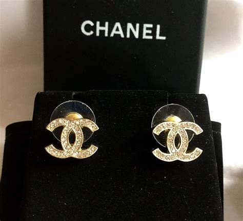 chanel earrings cc price.